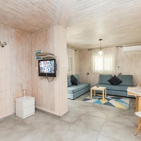 Leyad Hashmura Lodging Yesod Hamaala Exterior photo