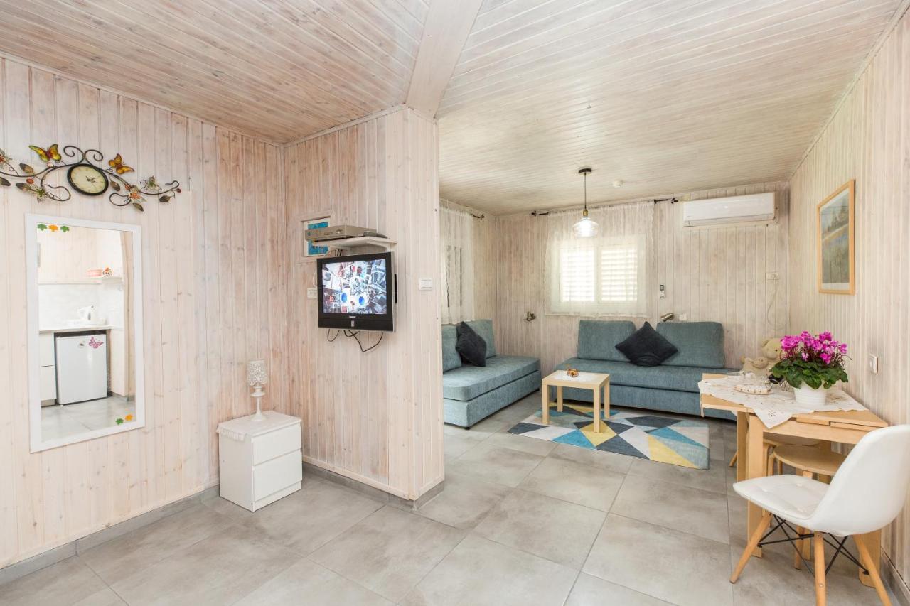 Leyad Hashmura Lodging Yesod Hamaala Exterior photo