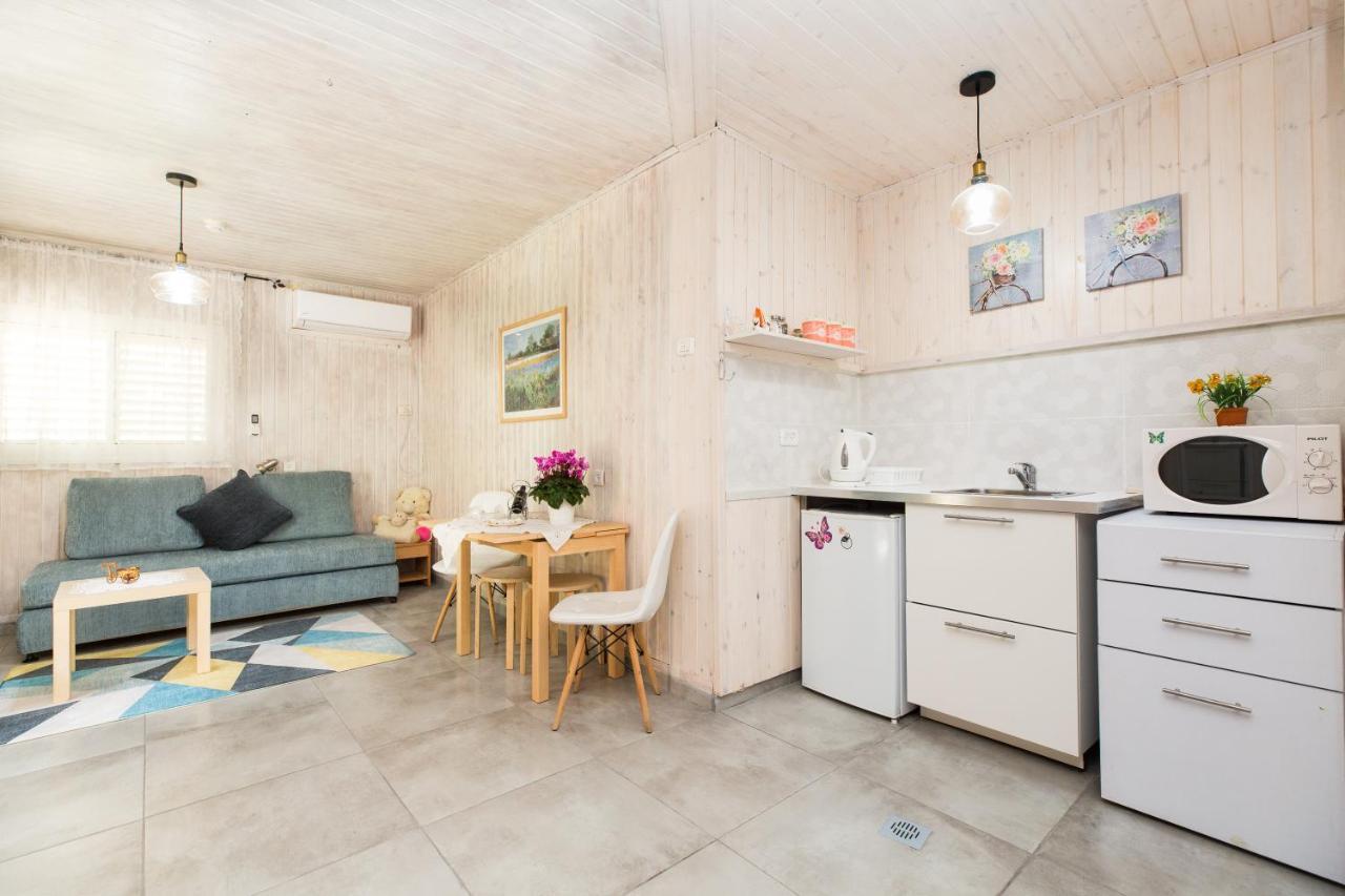 Leyad Hashmura Lodging Yesod Hamaala Exterior photo