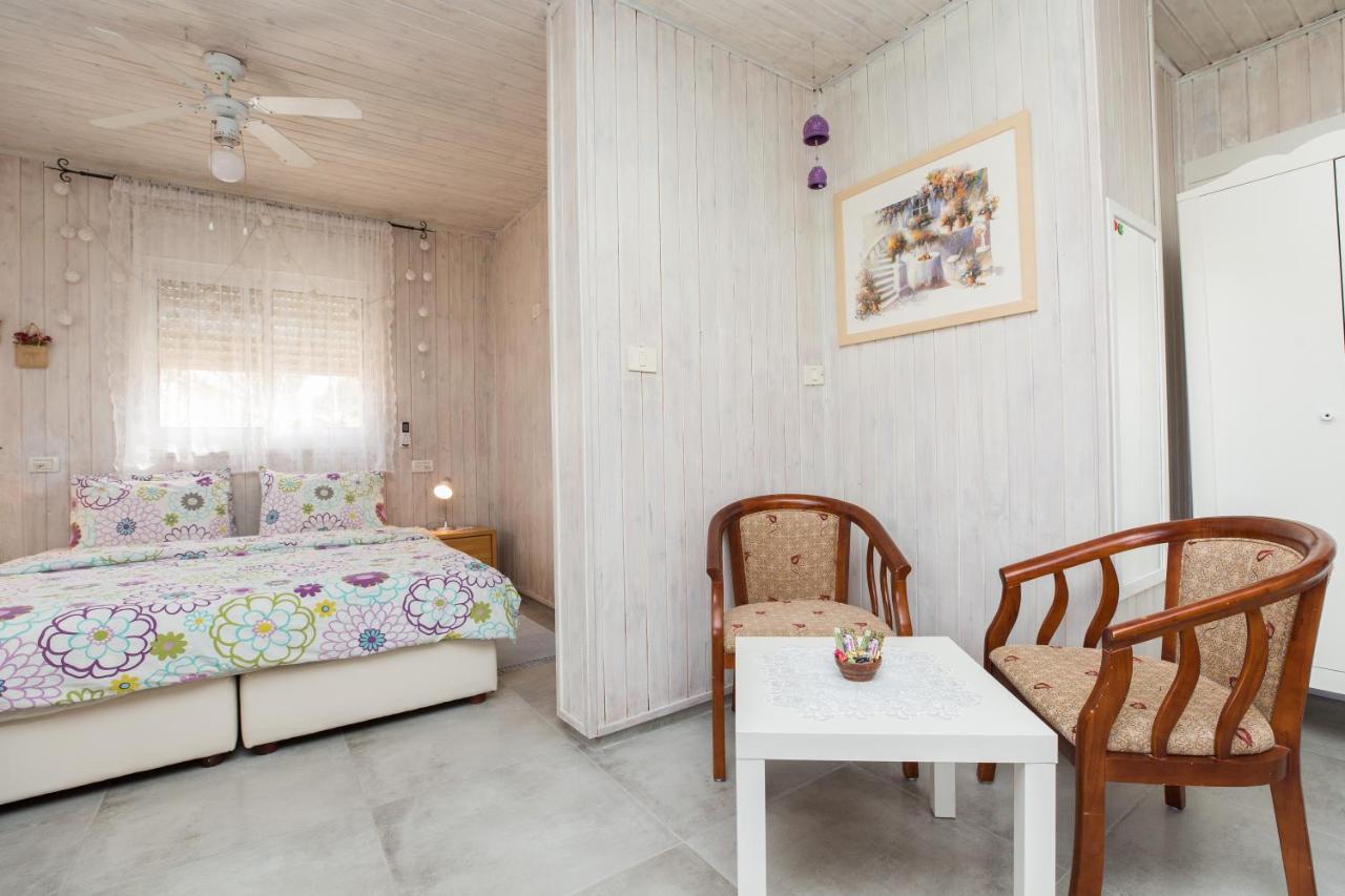 Leyad Hashmura Lodging Yesod Hamaala Exterior photo