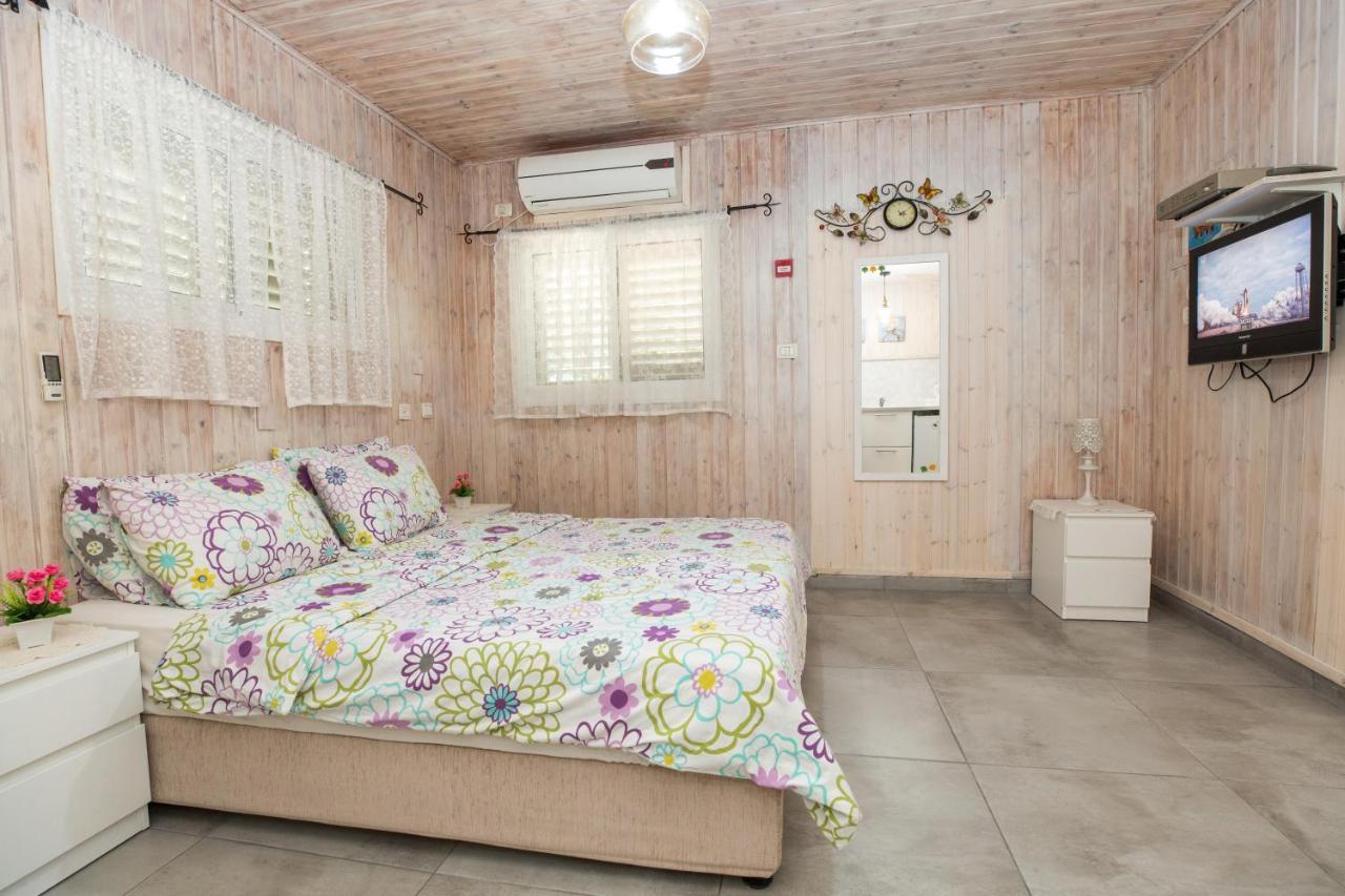 Leyad Hashmura Lodging Yesod Hamaala Exterior photo