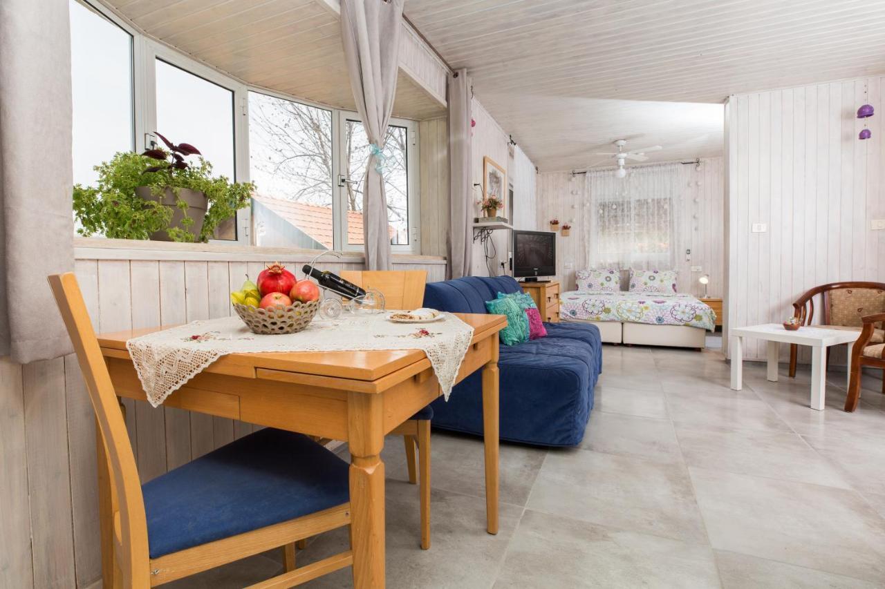 Leyad Hashmura Lodging Yesod Hamaala Exterior photo