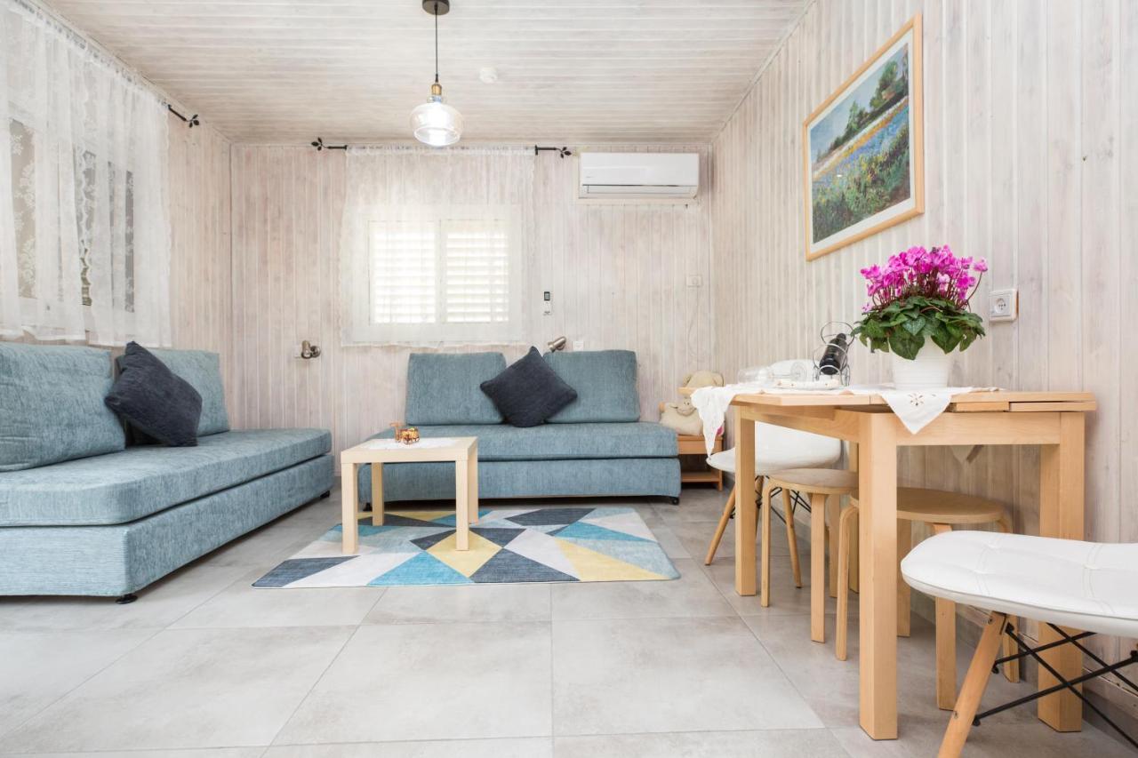 Leyad Hashmura Lodging Yesod Hamaala Exterior photo
