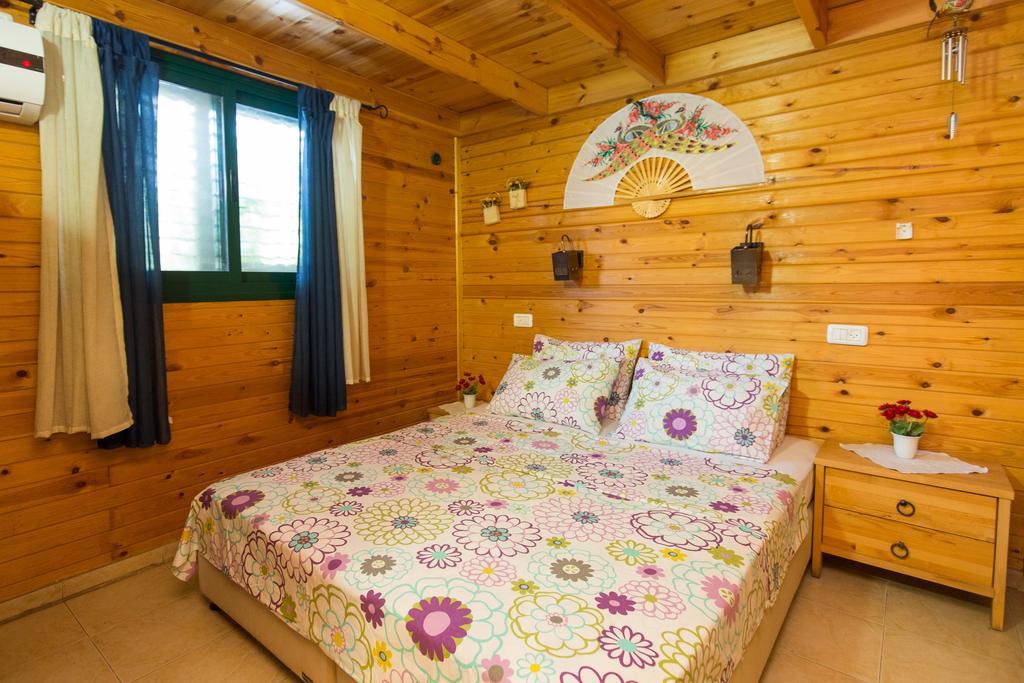 Leyad Hashmura Lodging Yesod Hamaala Exterior photo