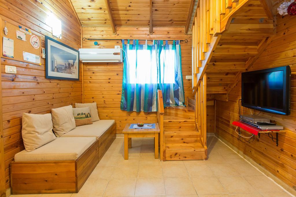 Leyad Hashmura Lodging Yesod Hamaala Exterior photo