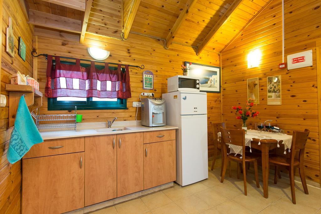 Leyad Hashmura Lodging Yesod Hamaala Exterior photo