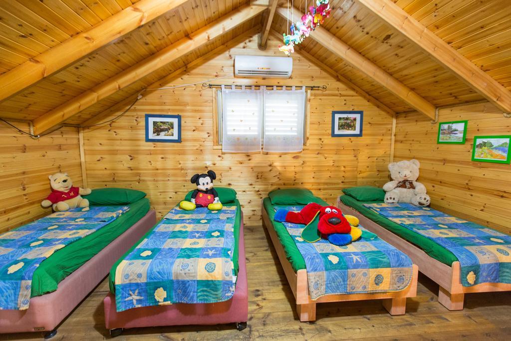Leyad Hashmura Lodging Yesod Hamaala Exterior photo