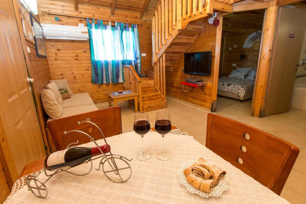 Leyad Hashmura Lodging Yesod Hamaala Exterior photo