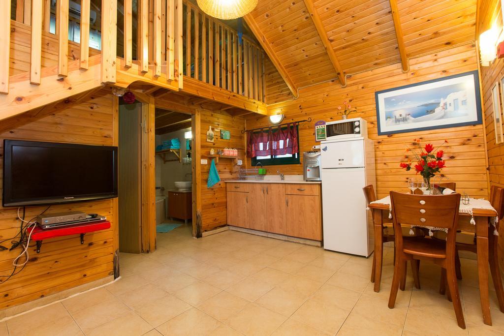 Leyad Hashmura Lodging Yesod Hamaala Exterior photo