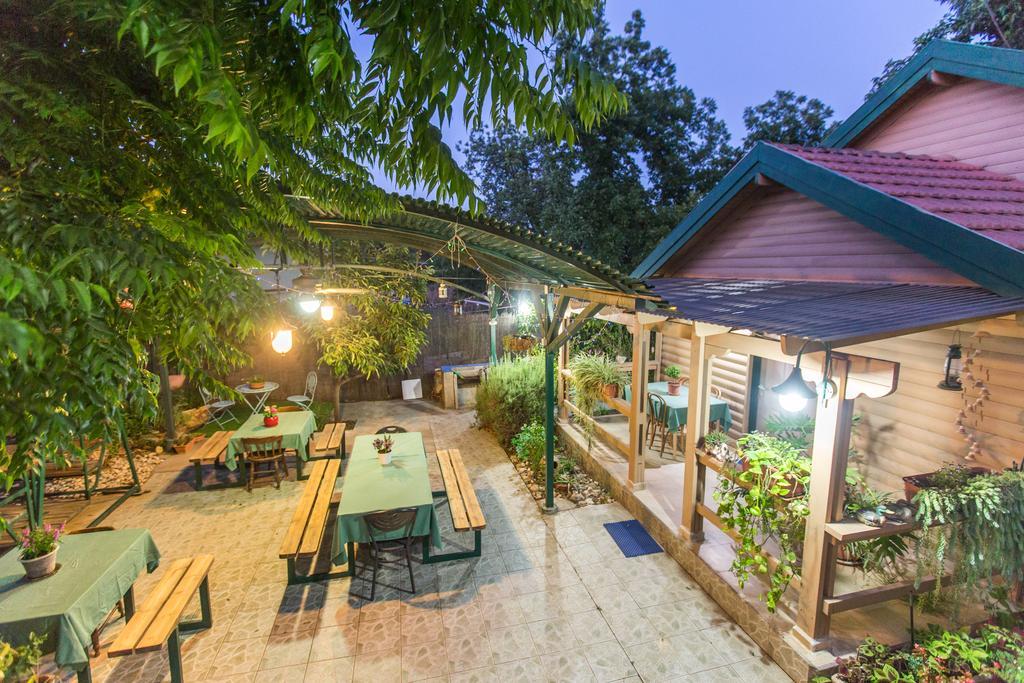 Leyad Hashmura Lodging Yesod Hamaala Exterior photo